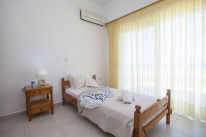 Room 4 of 28
