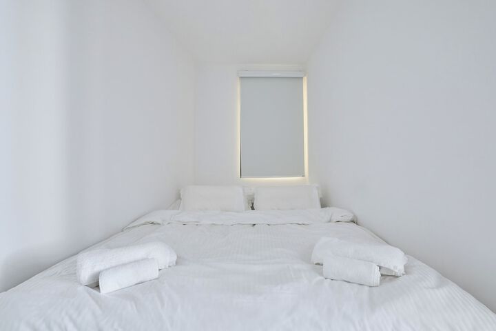 Room 4 of 12