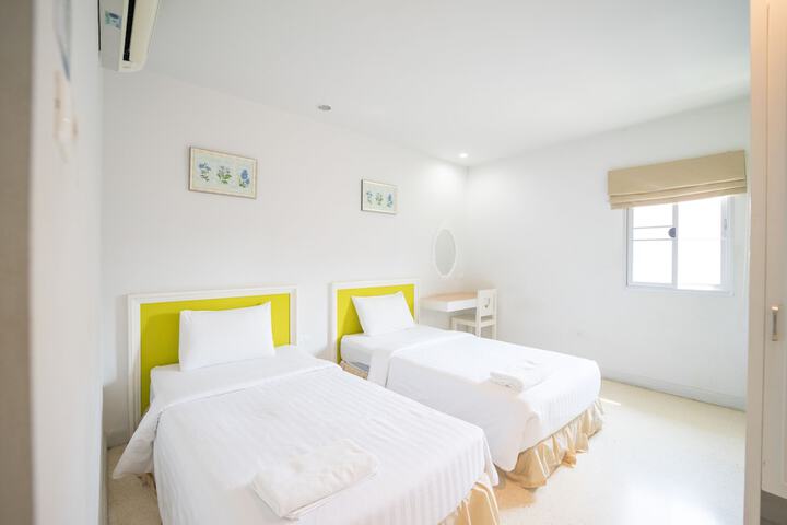 Room 8 of 43
