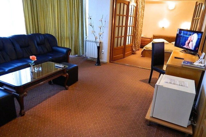 Room 2 of 7