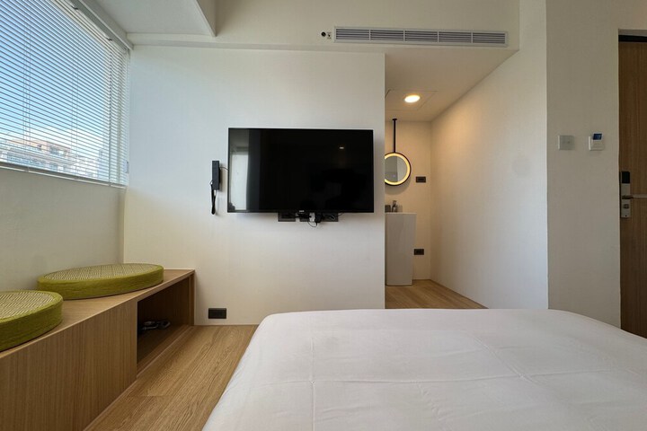 Room 15 of 34