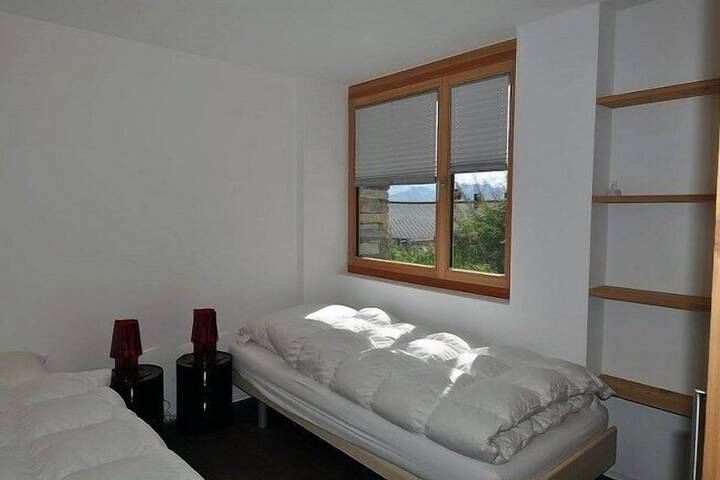 Room 8 of 20