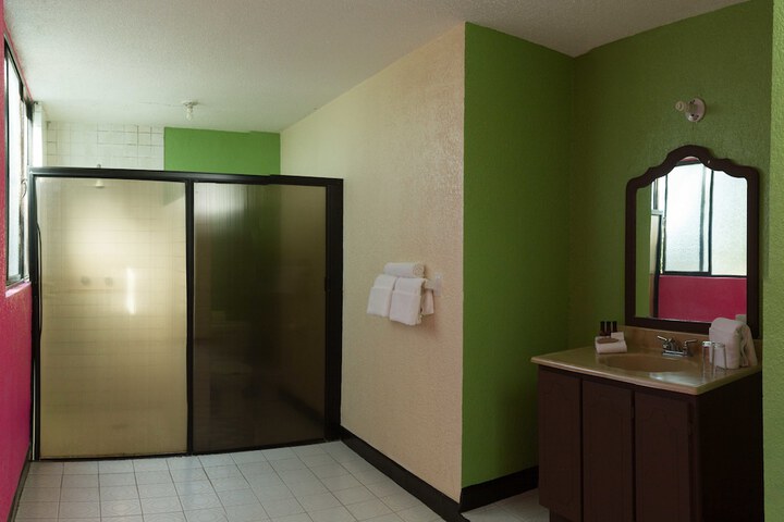 Room 13 of 37