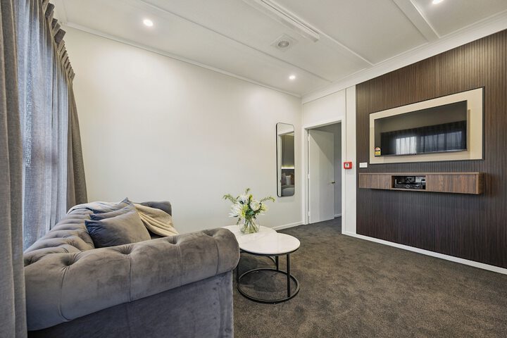 Room 16 of 27