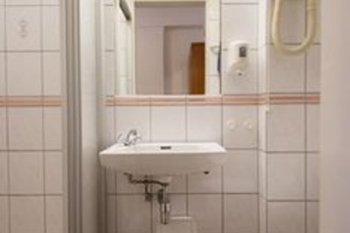 Room 5 of 22