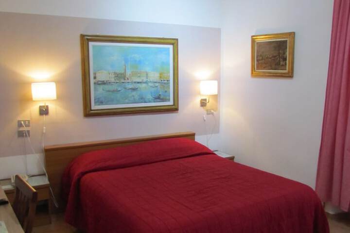 Room 28 of 61
