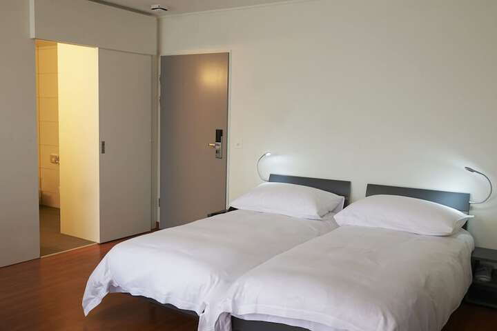 Room 9 of 30
