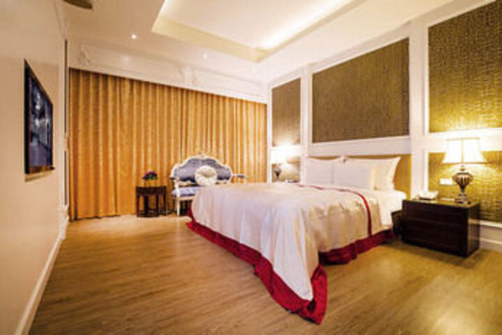 Room 33 of 84