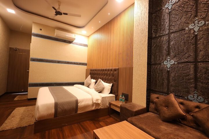 Room 13 of 23
