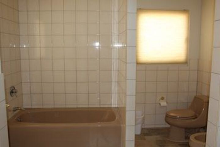 Room 23 of 181