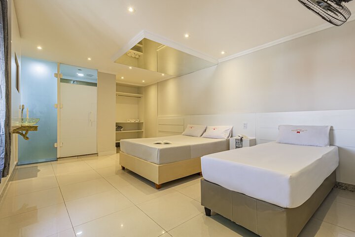 Room 25 of 76