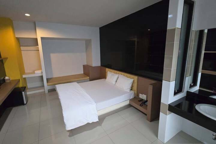 Room 13 of 41