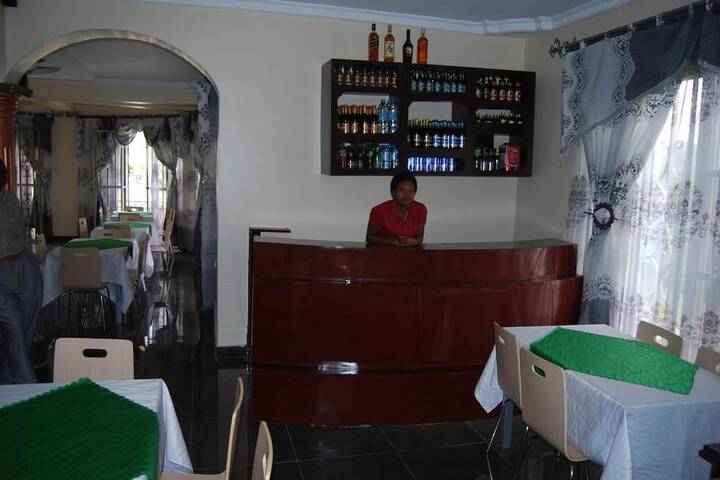 Lounge 52 of 76