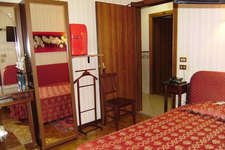 Room 9 of 52