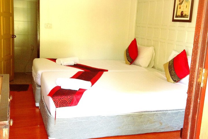 Room 4 of 32