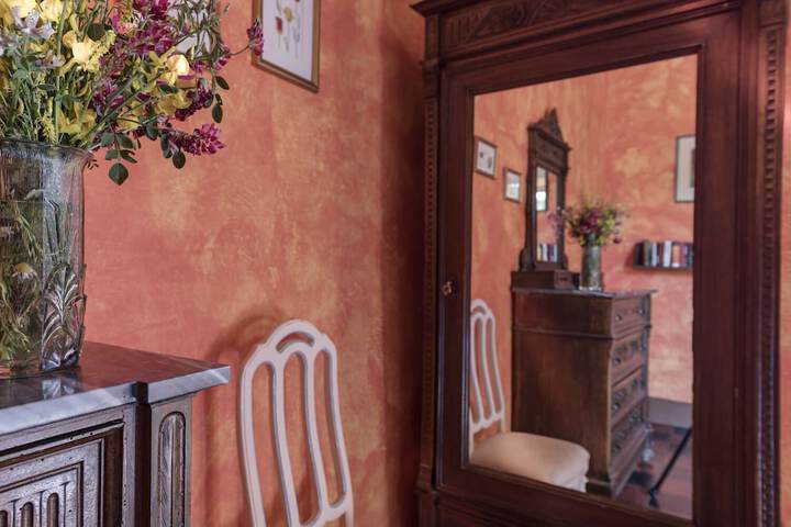 Room 27 of 145