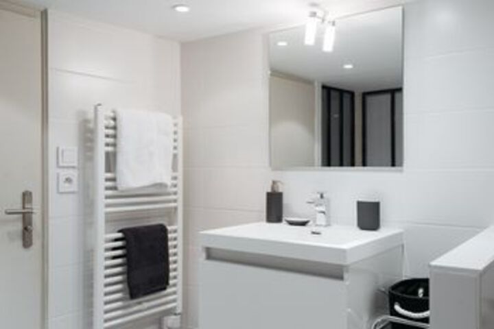 Room 3 of 10