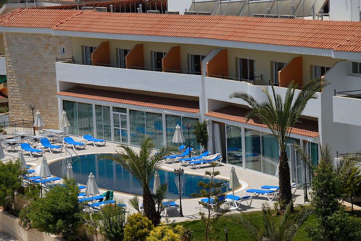 Pools & Facilities