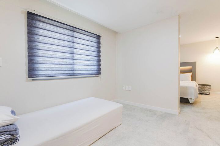 Room 15 of 82
