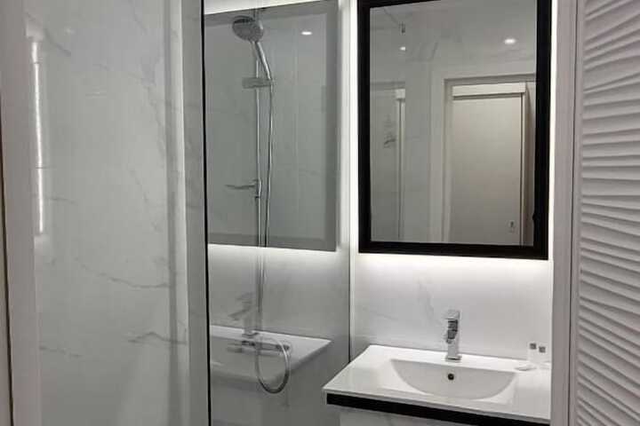 Room 14 of 18