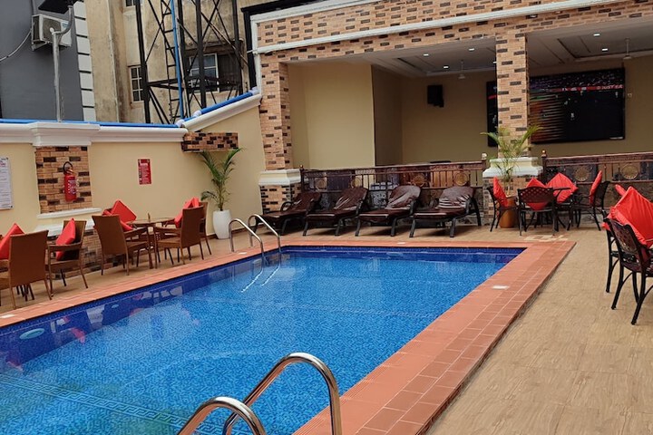 Pool 11 of 25
