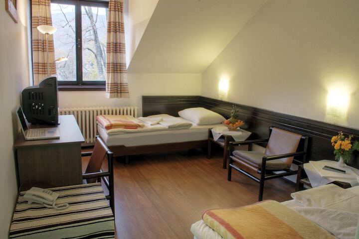 Room 8 of 68
