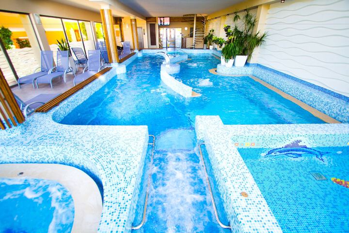 Pool 18 of 32