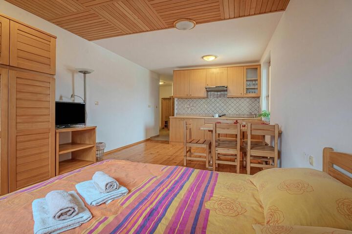 Room 10 of 43