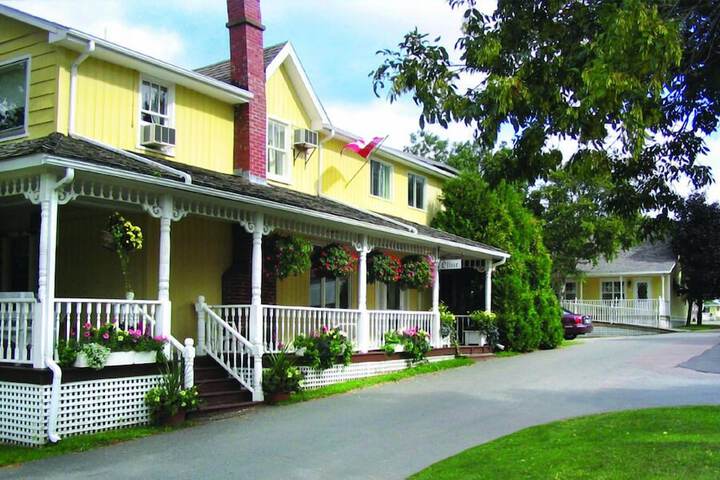 Shining Waters Country Inn