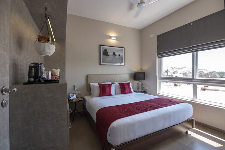 Room 4 of 25