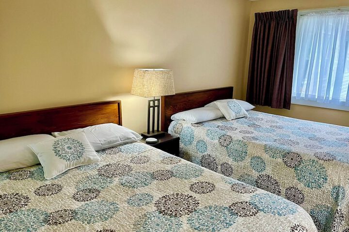Room 8 of 106