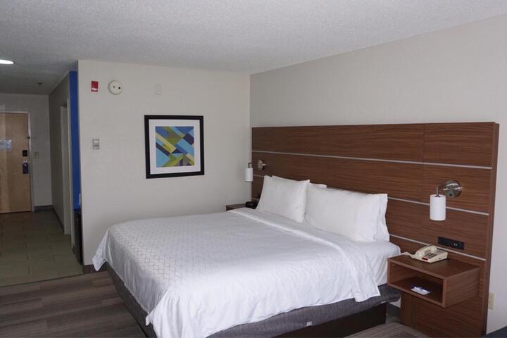 Standard King Bed Accessible (6 of 11)