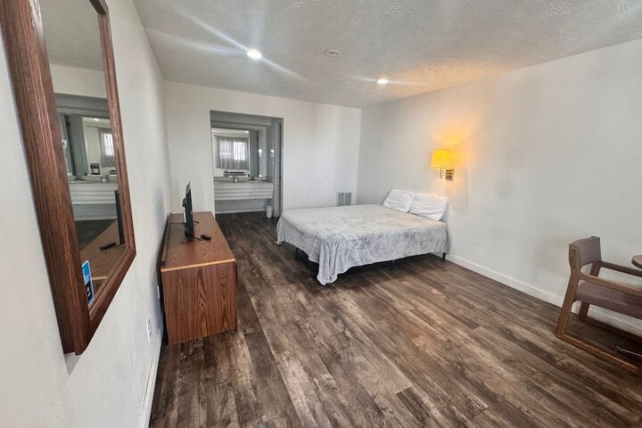 Room 6 of 35