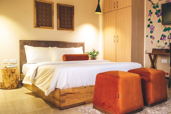 Room 3 of 48