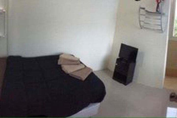 Room 9 of 13