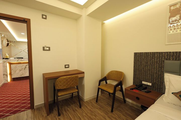 Room 27 of 62