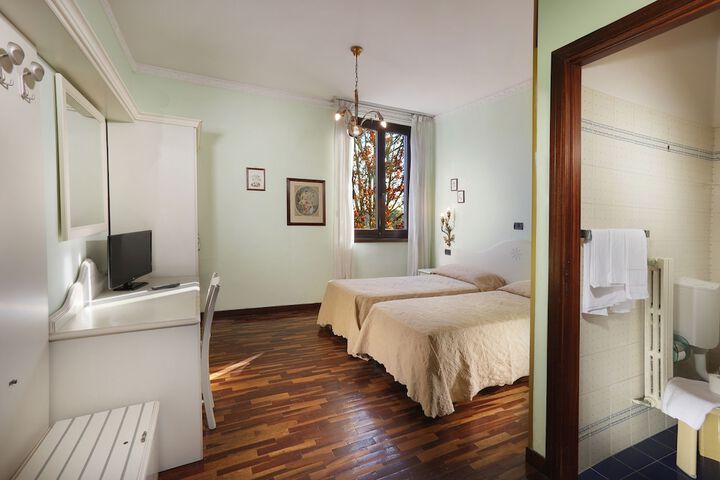 Room 42 of 63