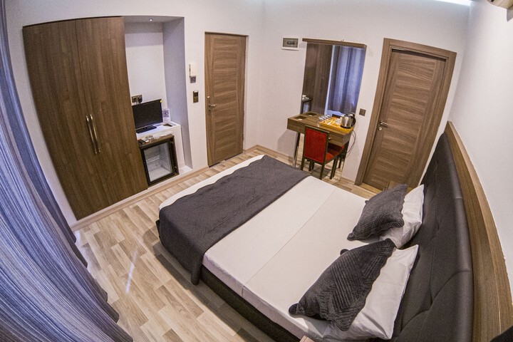 Room 10 of 11
