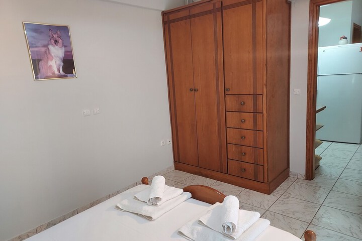 Room 33 of 192