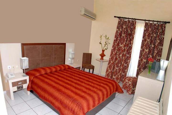 Room 6 of 30