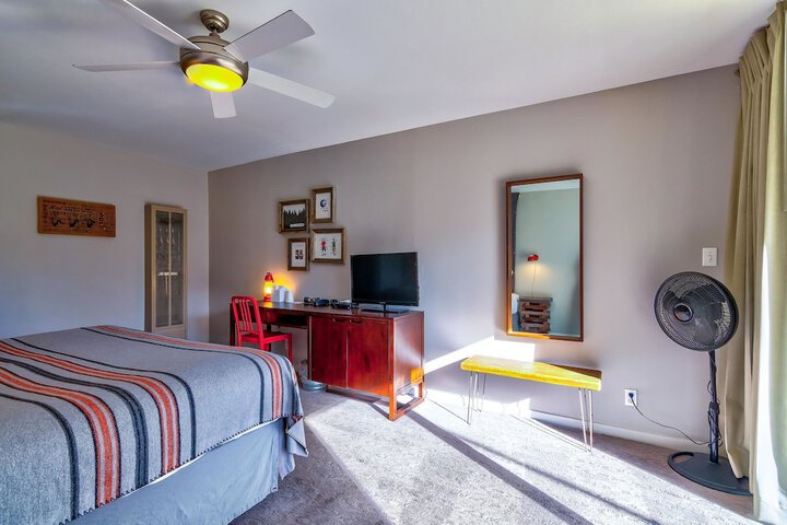 Standard | King Bed (3 of 11)