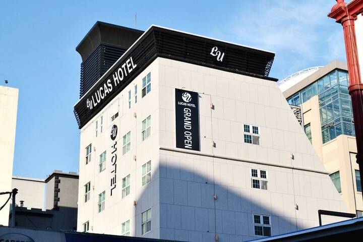 Lucas Hotel