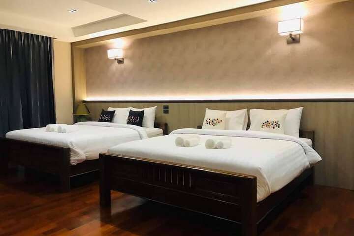 Room 32 of 172