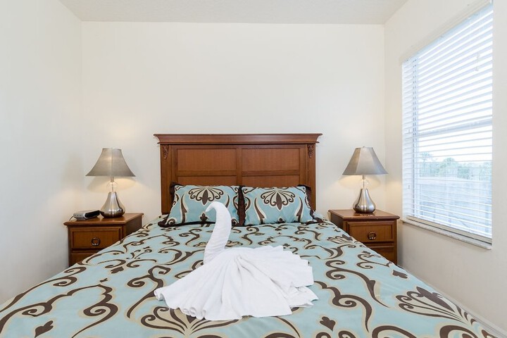 Room 8 of 33