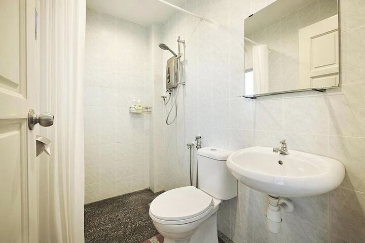 Room 8 of 25