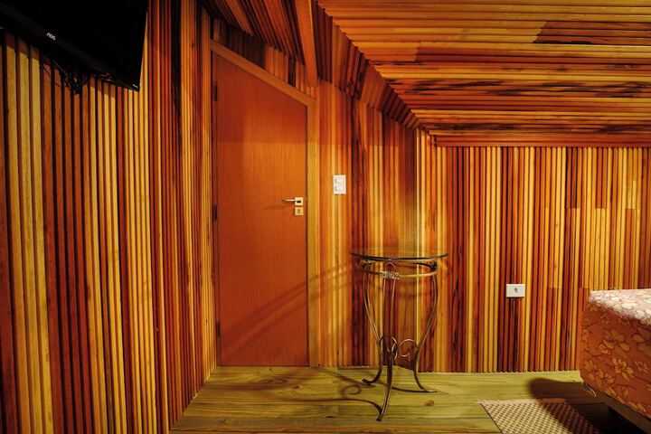 Room 2 of 62