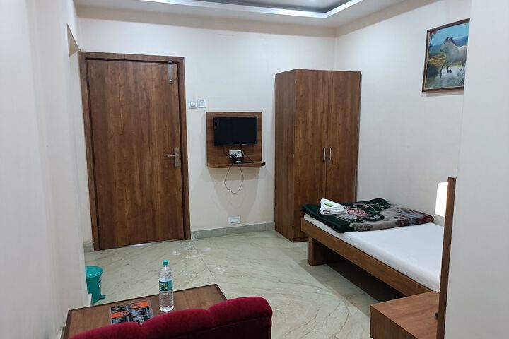 Room 10 of 37