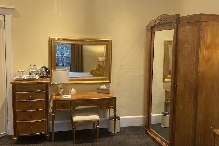 Room 44 of 95