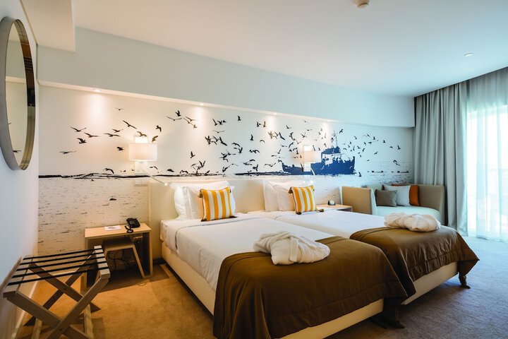 Room 33 of 128