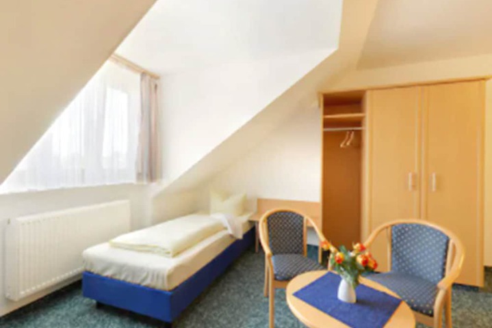 Room 4 of 30
